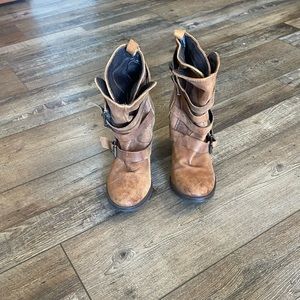 Steve Madden Boots-size 8
